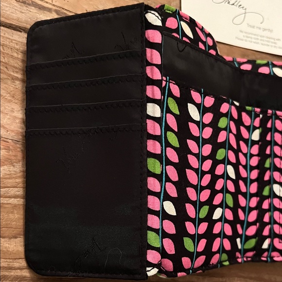 Brand New With Tags! Vera Bradley Euro Wallet in Va Va Bloom. - Picture 3 of 9